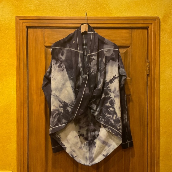 83. Lululemon Tie Dye Drape Top - Picture 1 of 5